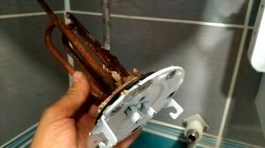 Желтая вода из бойлера. Замена магниевого анода в бойлере