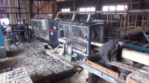 Брусовальный двухвальный станок с гусеничной подачей мод. «KRAFTER». Видео работы