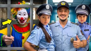 «Терезеден қарасақ… ҚАШҚЫНДАР келіп тұр!» 😱 ПОЛИЦИЯ ШАКЫРДЫМ👮👮🏻♀️ МИНИ-ФИЛЬМ🎥