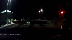 Приключения дебилов на жд переезде.
