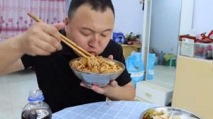 Нашла в холодильнике большой кусок свиной грудинки. Тушеная свиная грудинка