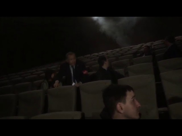 Эвакуация людей из кинотеатра смотреть онлайн