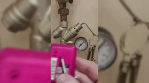 Установка редуктора давления на горячую воду.