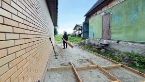 Что это будет? Строим отмостку вокруг дома своими руками. Собираем опалубку. Живем в деревне.