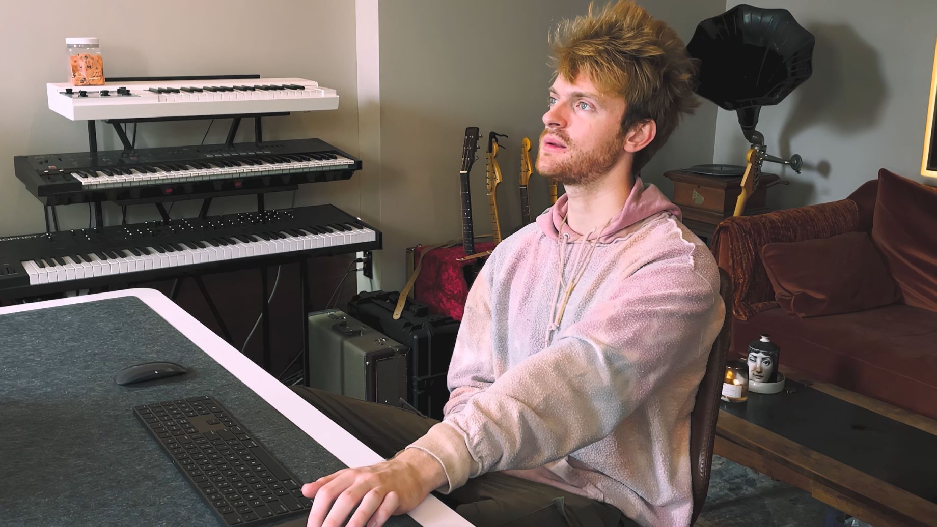 02. Writing, Arrangement, Rhyme Structure, Harmonies, Rhythm, Groove, Vocal Tracking and Treatment смотреть онлайн