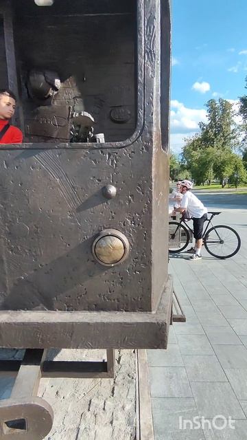 Памятник Алексею Балабанову. Екатеринбург