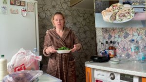 Готовлю лаваш с крабовыми палочками. Порвала джинсы с низкого старта. Мои покупки