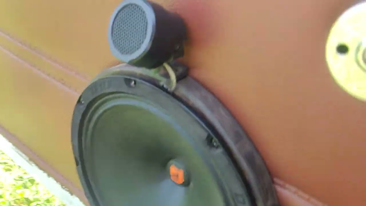 Замена штатной акустики на DL Audio Raven 200 в автомобиле москвич смотреть онлайн