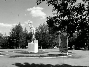 1975 год. Тюмень. Сквер на Одесской улице.