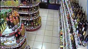 Блондинка-воровка в магазине Владивостока