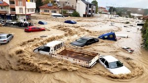 Красноярск ушел под воду❗ Машины тонут❗ Асфальт смыло❗ Люди без света❗ Что происходит?❗