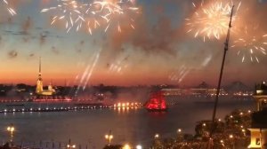 Сказка над Невой: «Алые паруса» прошли в Петербурге.
