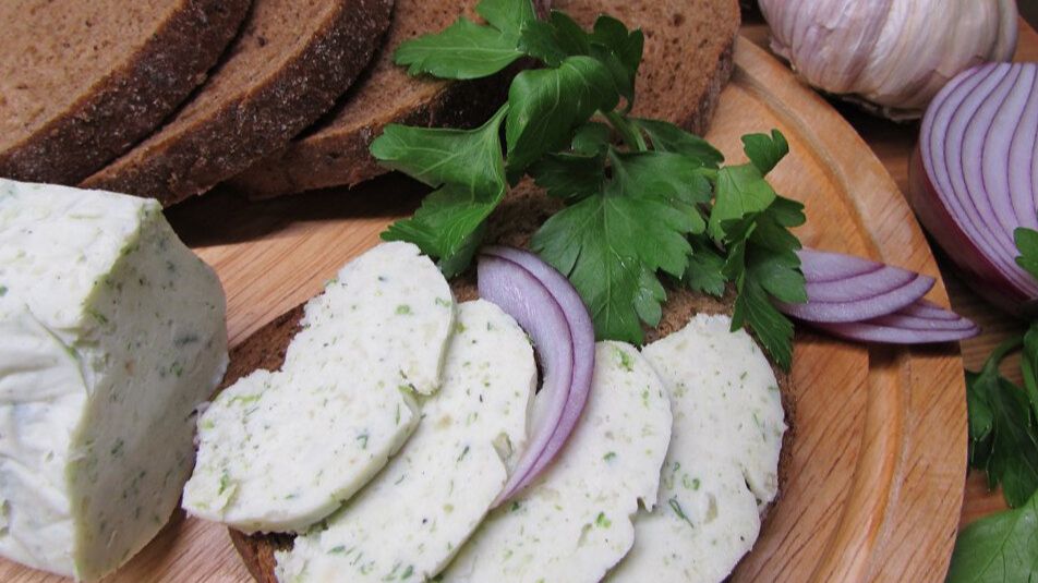 Еда за копейки: сало с чесночными стрелками