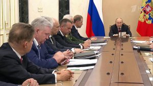 О ситуации в ТЭК говорил Владимир Путин на совещании с правительством.
