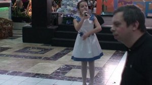 «Проснись и пой» Куракина Виктория, концерт на рождественской ярмарке, «Питерлэнд», 2015