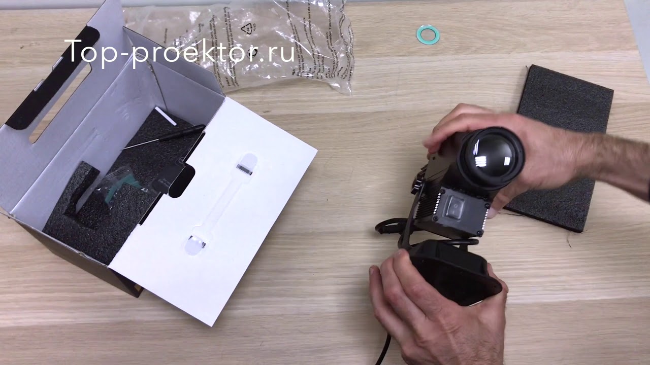 Уличный проектор для рекламы кафе "Хлебница" модель GoboPro TPR-3007 с вращением смотреть онлайн