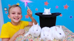 Влад и Ники показывают фокусы и создают новые игрушки
