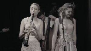 Tu Vuo' Fa' L'Americano - Hetty & the Jazzato Band