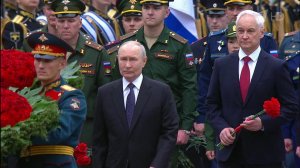 В День памяти и скорби Владимир Путин почтил память павших в Великую Отечественную.