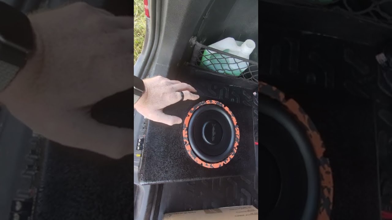 распаковка активного сабвуфера DL Audio Barracuda 8A Underseat смотреть онлайн