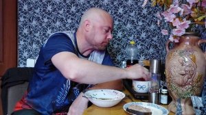Мукбанг. Лагман + бутерброды.  На десерт вафли в шоколаде. Еда на камеру.