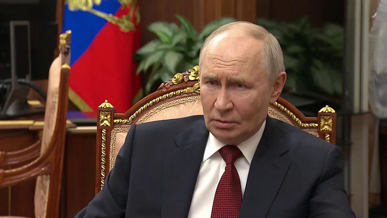 Владимир Путин объяснил, для чего противник бьет по нашей гражданской инфраструктуре. смотреть онлайн