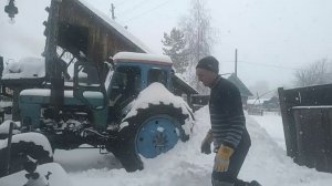 Чистка снега в ограде на т 40