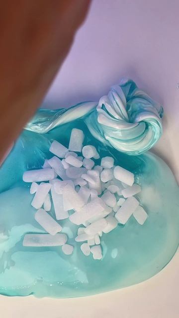 У кого уже лето? Время охладиться 🧊 подпишись, у нас много залипательного и полезного #asmr #sli... смотреть онлайн