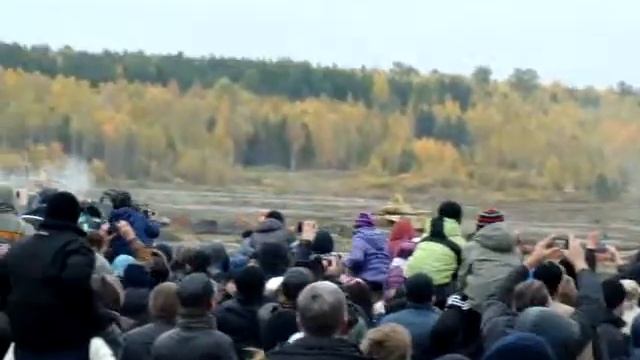 Т- 90 под прикрытием Терминатора - Russia Arms EXPO 2013, Нижний Тагил смотреть онлайн