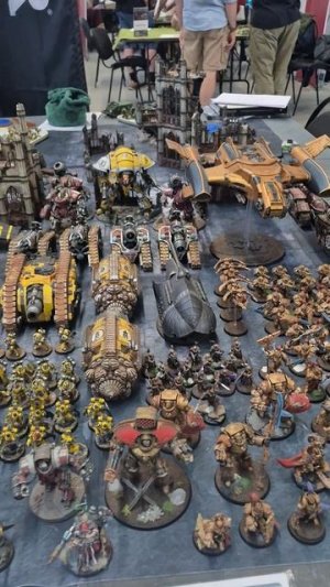 Столько всякого красивого на один метр квадратный давно не видел. #warhammer #warforge #miniature
