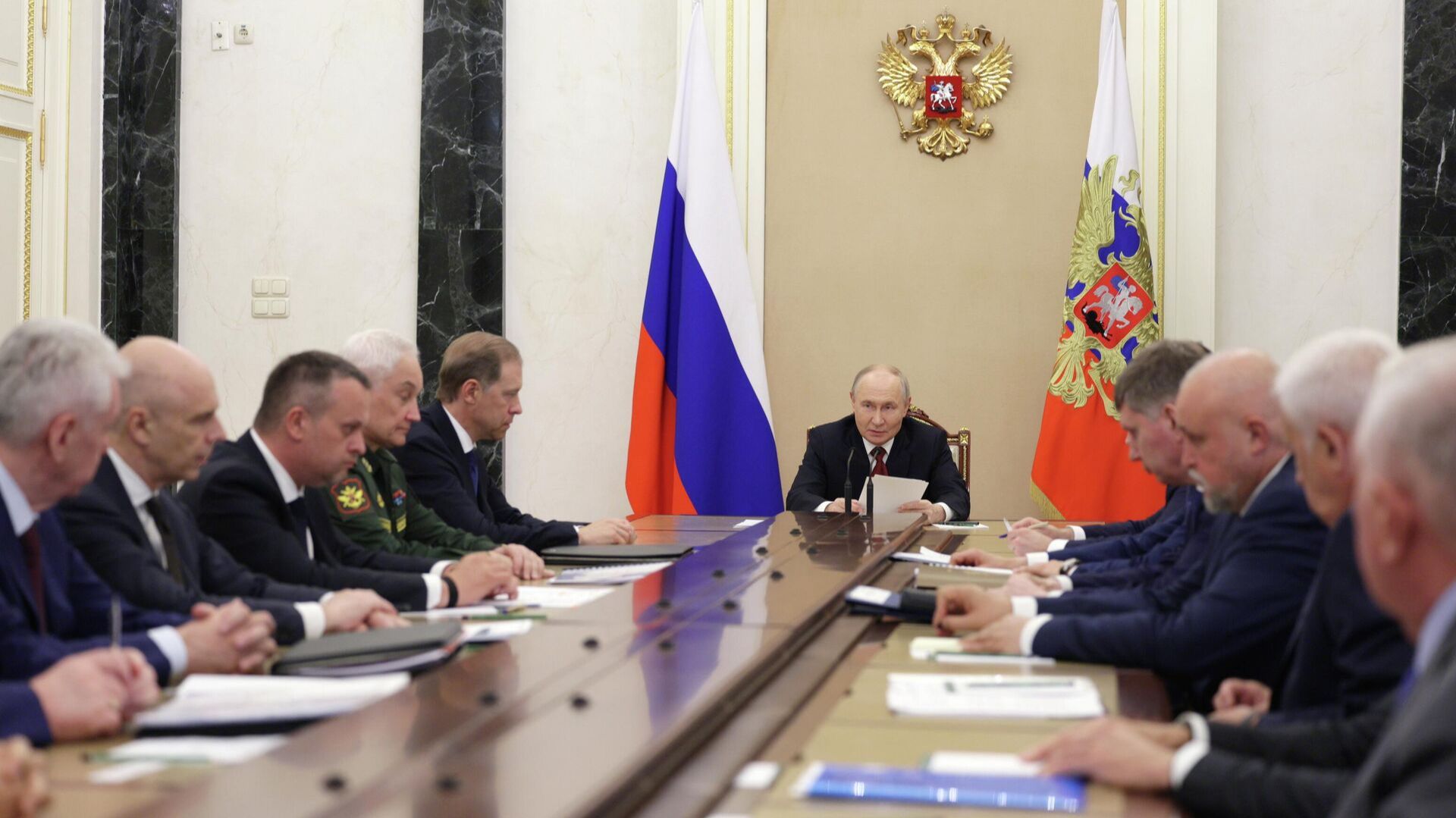 Путин провел совещание по обеспечению топливом внутреннего рынка смотреть онлайн