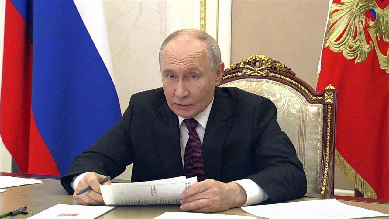 Владимир Путин напомнил о готовности России к мирным переговорам с Украиной. смотреть онлайн