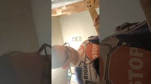Учу играть на гитаре
