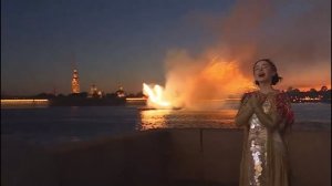 Этой ночью бриг «Россия» с алыми парусами прошёл по Неве