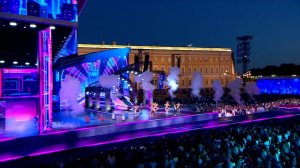 «Целый мир»: поезд выехал на сцену праздника выпускников «Алые паруса — 2026»
