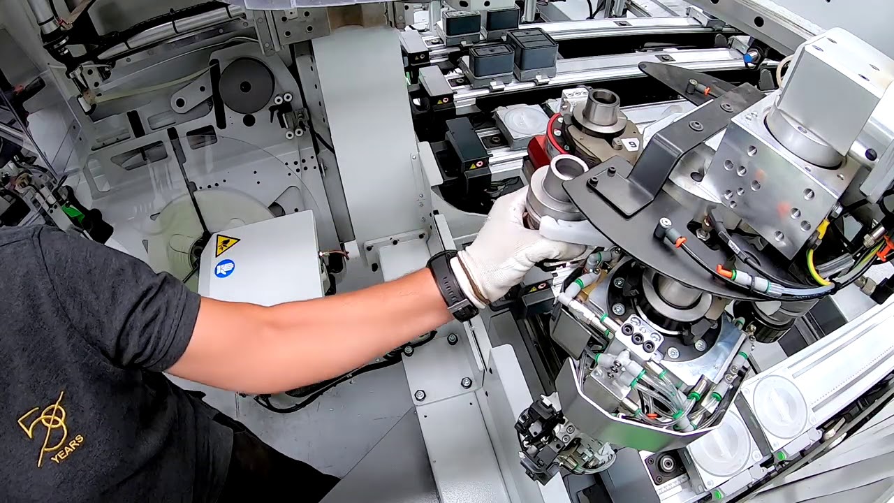 Biesse Rover A Edge 15/18 - многофункциональный обрабатывающий центр с ЧПУ смотреть онлайн