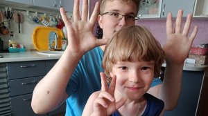 Андрюхина реакция на подарок д ДР