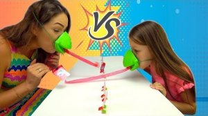 ЛИЗНИ ЧЕЛЛЕНДЖ У Кого Язык Длиннее TIC TAC TONGUE Game Challenge / Вики Шоу