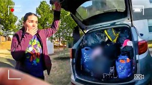 Полиция понимает, что машина психопатки заполнена телами
