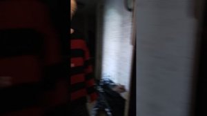 Показываю Аристарху лист бумаги на котором написано когда можно шуметь, а когда нельзя!
