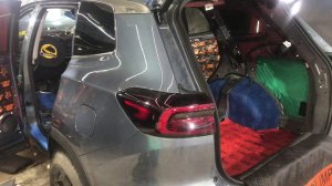 Chery Tiggo 8, проделали для этого авто комплексную шумоизоляцию в нашем максимальном уровне Премиум