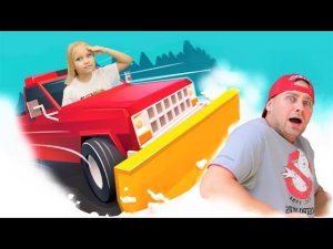 АЛИСА ездит на МАШИНЕ и чистит ДОРОГИ!!