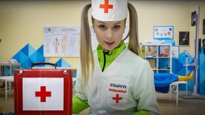 Алиса Шоу - Играем в доктора в городе профессий Кидбург