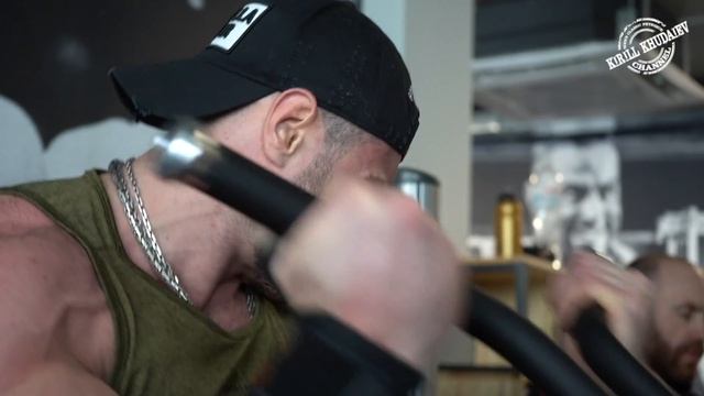 Тренировка рук с IFBB PRO Олегом Кривым Открытие клуба "KOLIZEY" смотреть онлайн