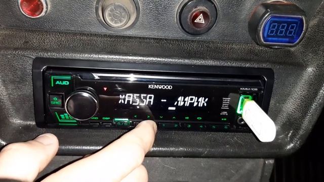 Автомагнітола Kenwood KMM-105GY обзор звук бомба смотреть онлайн