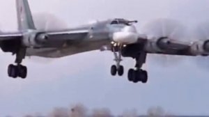 Ту-95 сбросил Царь-бомбу в пятьдесят мегатонн.
