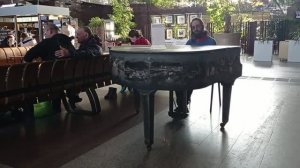 Рояль на вокзале Новосибирск-Гл.