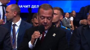 Медведев поздравляет Хасикова - 2026.06.28