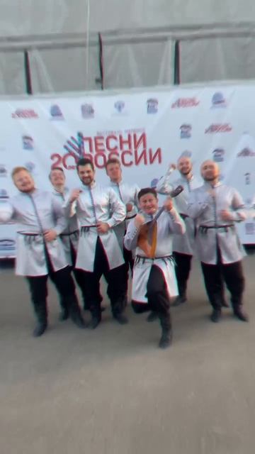 Есть в Воронеже девчата