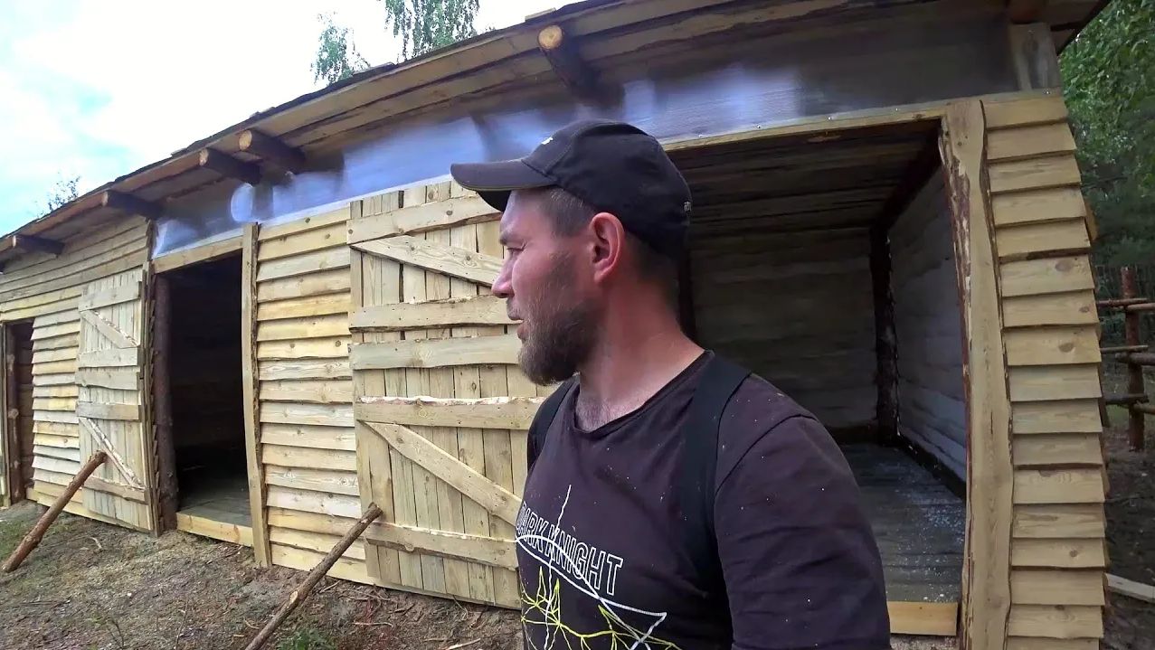 КУПИЛИ ЗАБРОШЕННЫЙ УЧАСТОК В ЛЕСУ И НАЧАЛОСЬ. ЗАКОНЧИЛИ СТРОИТЬ ДОМ ДЛЯ ДРУГА. 03.07.23 смотреть онлайн